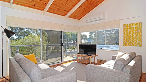 Barrakee Beach House - Anglesea - Accommodation Daintree 0