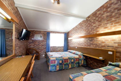 Allan Cunningham Motel And Old Wagon Restaurant - Accommodation Daintree 8