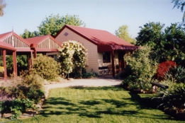 Alpine Country Cottages - Accommodation Daintree 0