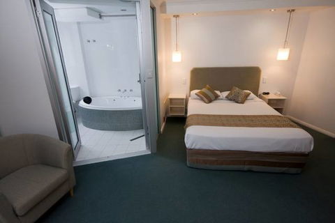 Atlantic Tower Motor Inn - Accommodation Daintree 0