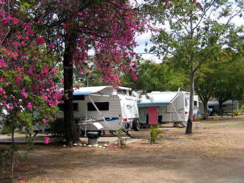 Emerald Cabin & Caravan Village - Accommodation Daintree 3