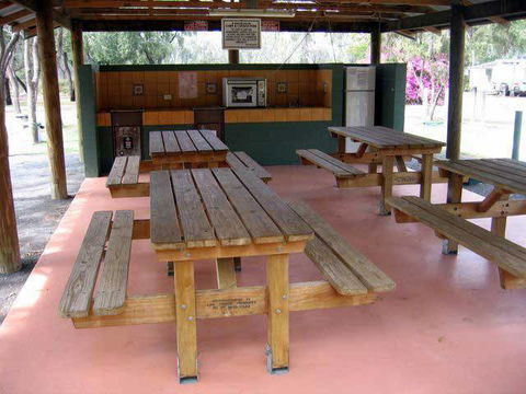 Emerald Cabin & Caravan Village - Accommodation Daintree 4