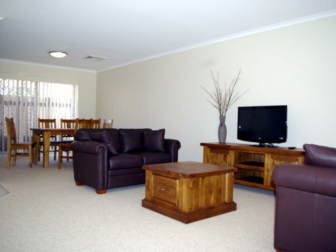 Fairways Bed & Breakfast At Jerilderie - Accommodation Daintree 2
