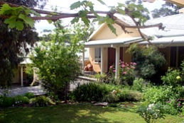 Kemeys Mountain Hideaway - Accommodation Daintree 0