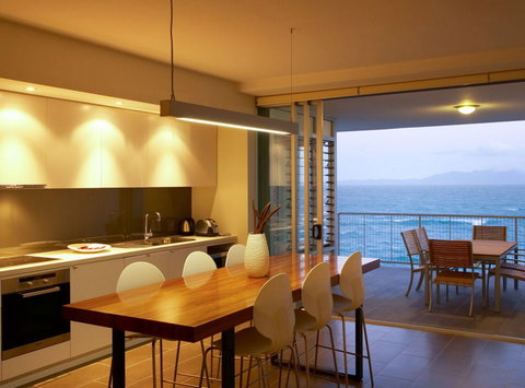 Grand Mercure Apartments Magnetic Island - Accommodation Daintree 3
