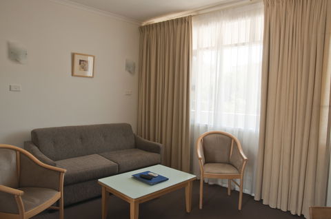Taft Motor Inn - Accommodation Daintree 0