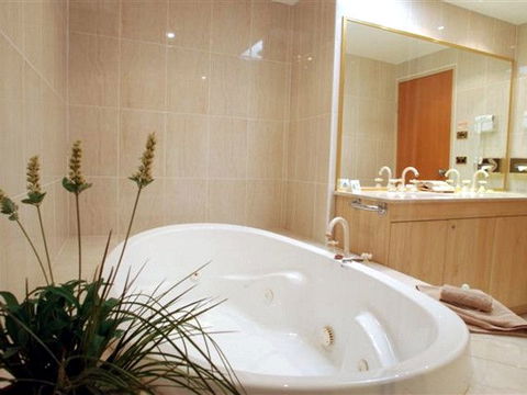 Hermitage Campbelltown - Accommodation Daintree 2