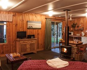 Balingup Heights Hilltop Forest Cottages - Accommodation Daintree 3