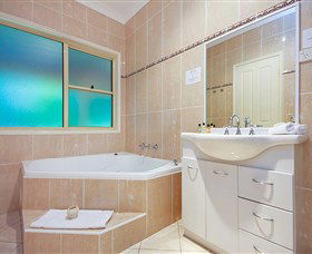 The Acreage Luxury B&B And Guesthouse - Accommodation Daintree 2
