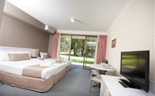 Island Palms Motor Inn - Forster - Accommodation Daintree 2