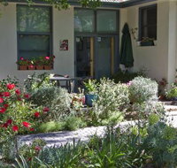 Practically Lakeside B and B - Accommodation Daintree