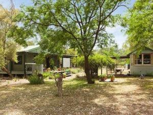 Red Tractor Retreat - Accommodation Daintree 0