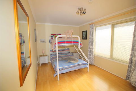 Christies Cottage For Holidays And Relocations. - Accommodation Daintree 26