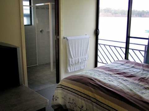 Takeme2 Houseboat - Accommodation Daintree 3