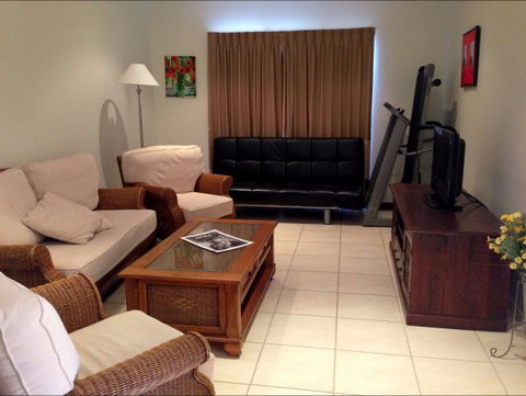 Shamore Apartments - Eleventh Street - Accommodation Daintree 3