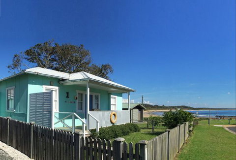 Aurora Beachfront Cottage - Accommodation Daintree 0