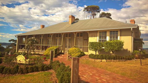 Crown And Anchor Inn - Accommodation Daintree 0