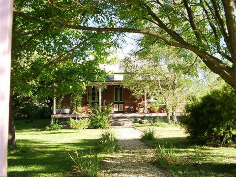 Dingle B And B - Accommodation Daintree 0
