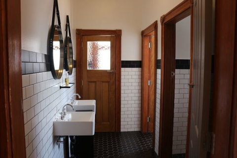 Guildford Hotel - Accommodation Daintree 4