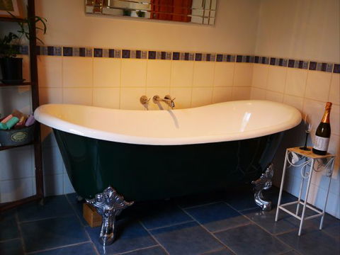 La Perrie Chalet Bed And Breakfast - Accommodation Daintree 3