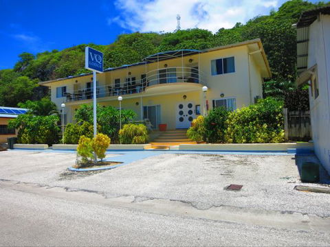 VQ3 Lodge - Accommodation Daintree 0