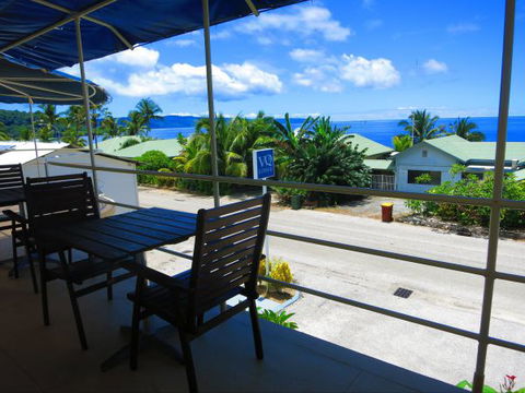VQ3 Lodge - Accommodation Daintree 1