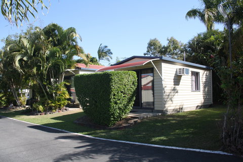 Sarina Palms Caravan Village - Accommodation Daintree 1