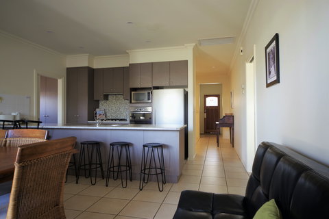 Shamore Apartments - Eleventh Street Mildura - Accommodation Daintree 3
