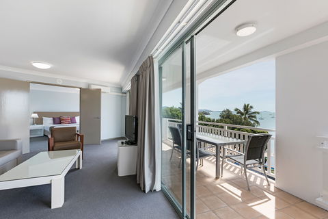 Airlie Beach Hotel - Accommodation Daintree 1
