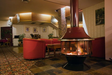 McNevins Warwick Motel And Gunyah Restaurant - Accommodation Daintree 1