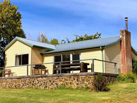 Adelong Valley Farm Stays - Moorallie Cottage - Accommodation Daintree 1