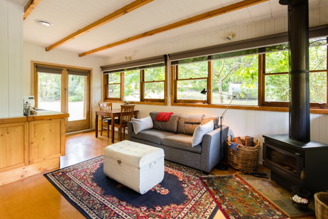 Braeside Mount Macedon Country Retreat - Accommodation Daintree 0