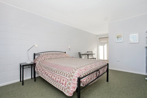 Peterborough House & Motel - Accommodation Daintree 1