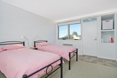 Peterborough House & Motel - Accommodation Daintree 2