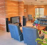 Gladstone Earth and Sea - Accommodation Daintree