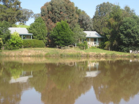 Athlone Country Cottages - Accommodation Daintree 0