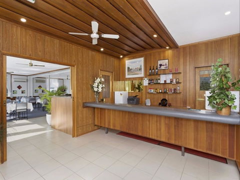 Byer Fountain Motor Inn And Restaurant - Accommodation Daintree 1