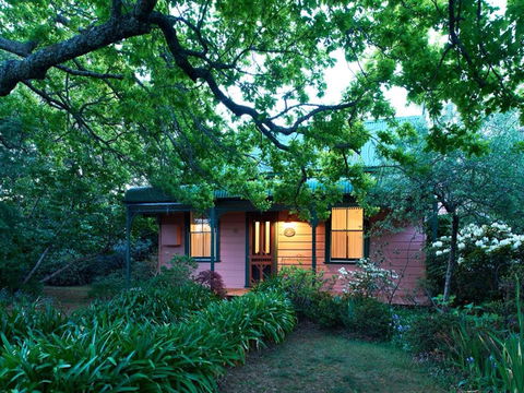 Hawthorne Cottage: Blackheath - Accommodation Daintree 0