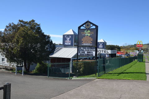The Oaks Hotel Motel - Accommodation Daintree 0