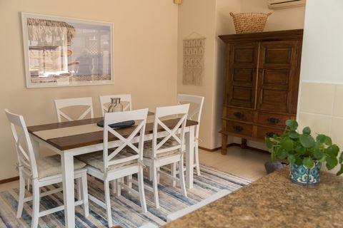 Taranaki Beach Unit - Accommodation Daintree 2