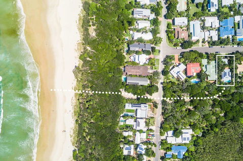 Beach Chalet - Accommodation Daintree 2