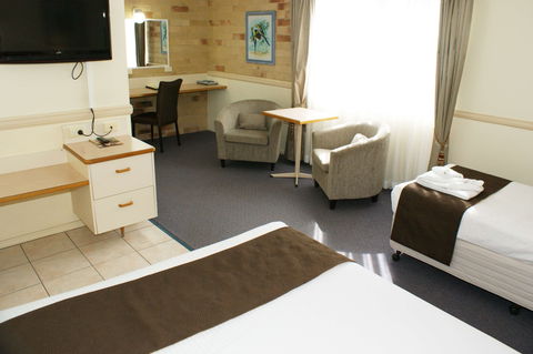 Best Western Ambassador Motor Lodge - Accommodation Daintree 2