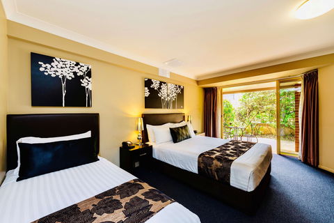 Best Western PLUS Ambassador On Ruthven - Accommodation Daintree 1