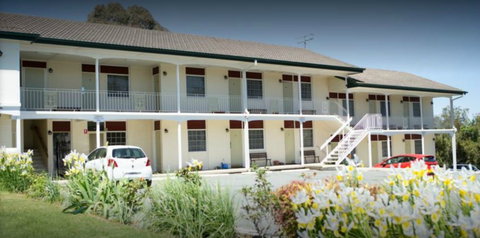 Colonial Lodge Motor Inn - Accommodation Daintree 0