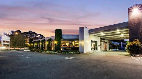 Commodore On The Park - Accommodation Daintree 0