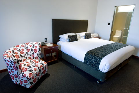 Commodore On The Park - Accommodation Daintree 1