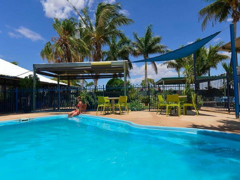 Devils Marbles Hotel - Accommodation Daintree 0