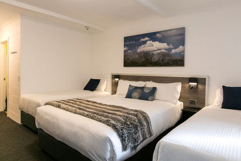 Falls Creek Hotel - Accommodation Daintree 1