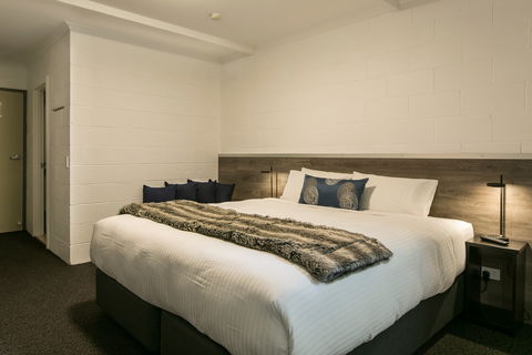 Falls Creek Hotel - Accommodation Daintree 2
