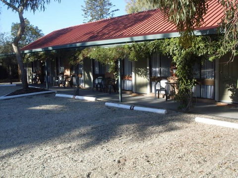 Jolly Swagman Holbrook Motor Inn - Accommodation Daintree 0